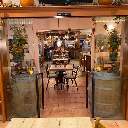 Ferienwohnungen Park Cafe Am Kurpark Bernkastel-Kues Eksteriør billede