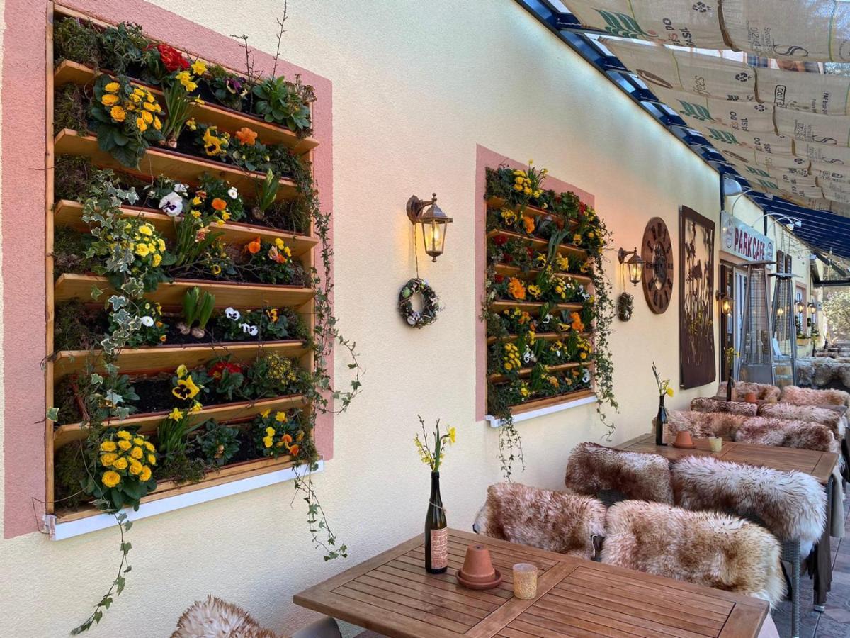 Ferienwohnungen Park Cafe Am Kurpark Bernkastel-Kues Eksteriør billede